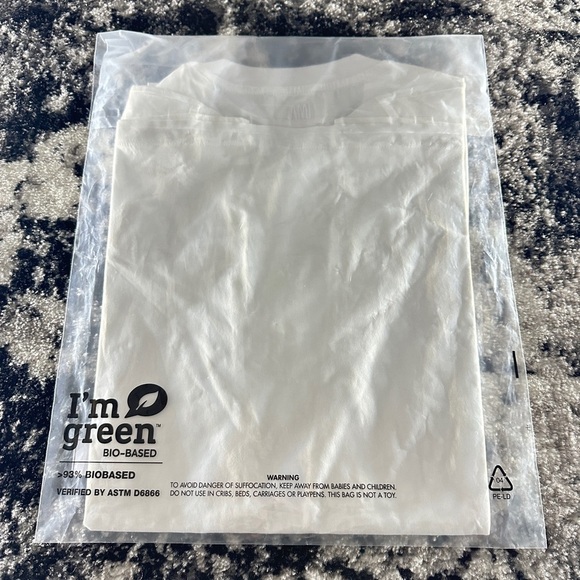 AMI PARIS RED LOGO CREWNECK TSHIRT AUTHENTIC SIZE SMALL - Picture 4 of 4